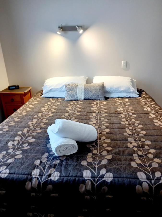 אשברטון Academy Lodge Motel מראה חיצוני תמונה