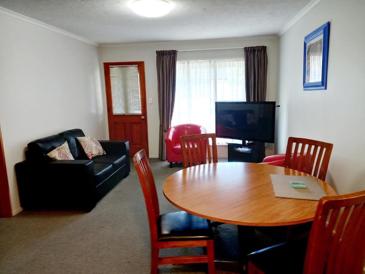 אשברטון Academy Lodge Motel מראה חיצוני תמונה