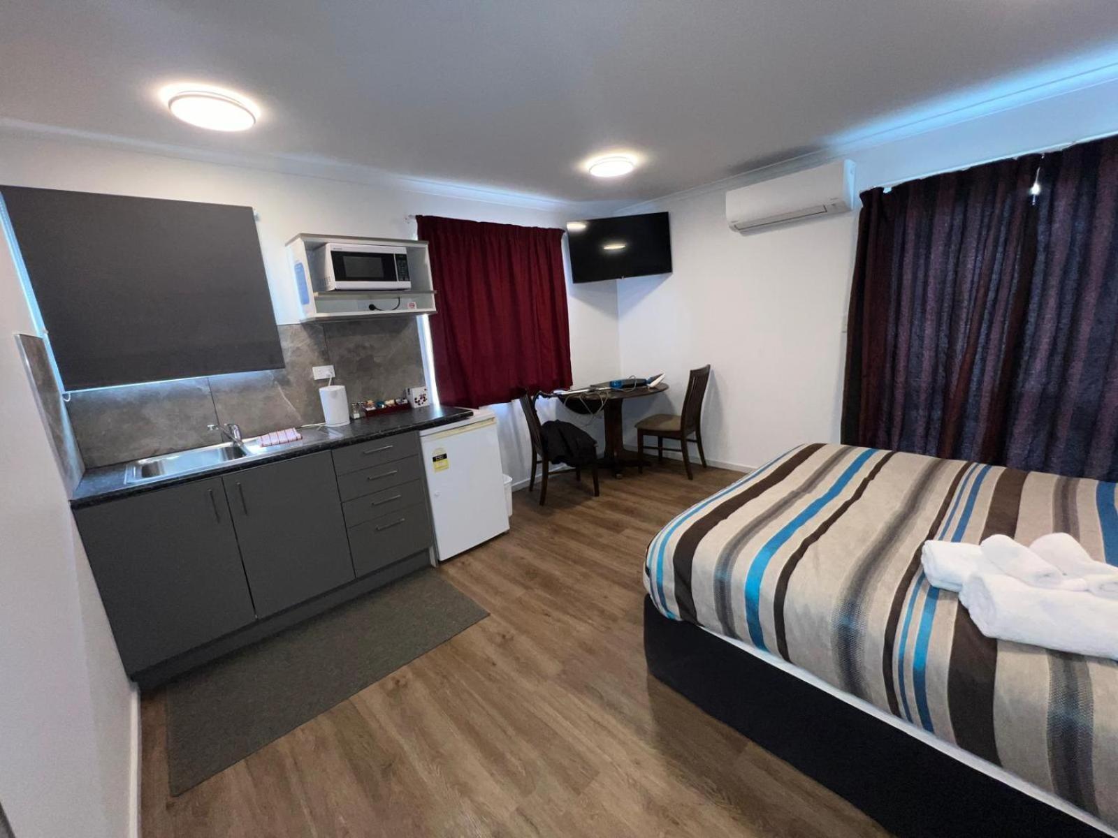 אשברטון Academy Lodge Motel מראה חיצוני תמונה