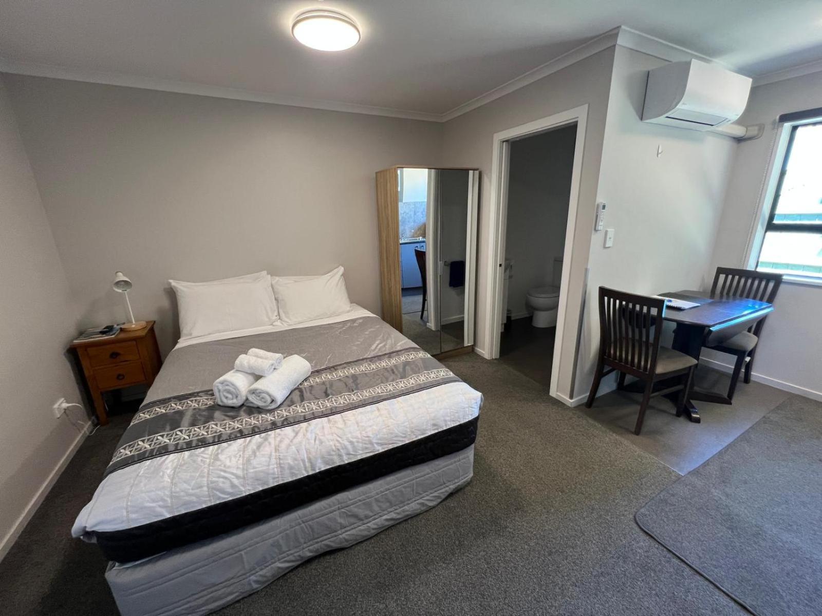 אשברטון Academy Lodge Motel מראה חיצוני תמונה