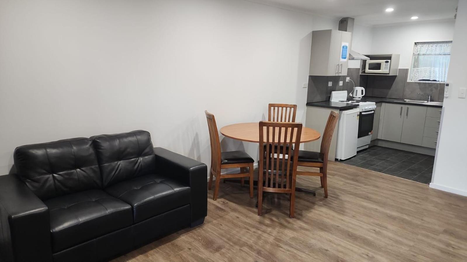 אשברטון Academy Lodge Motel מראה חיצוני תמונה