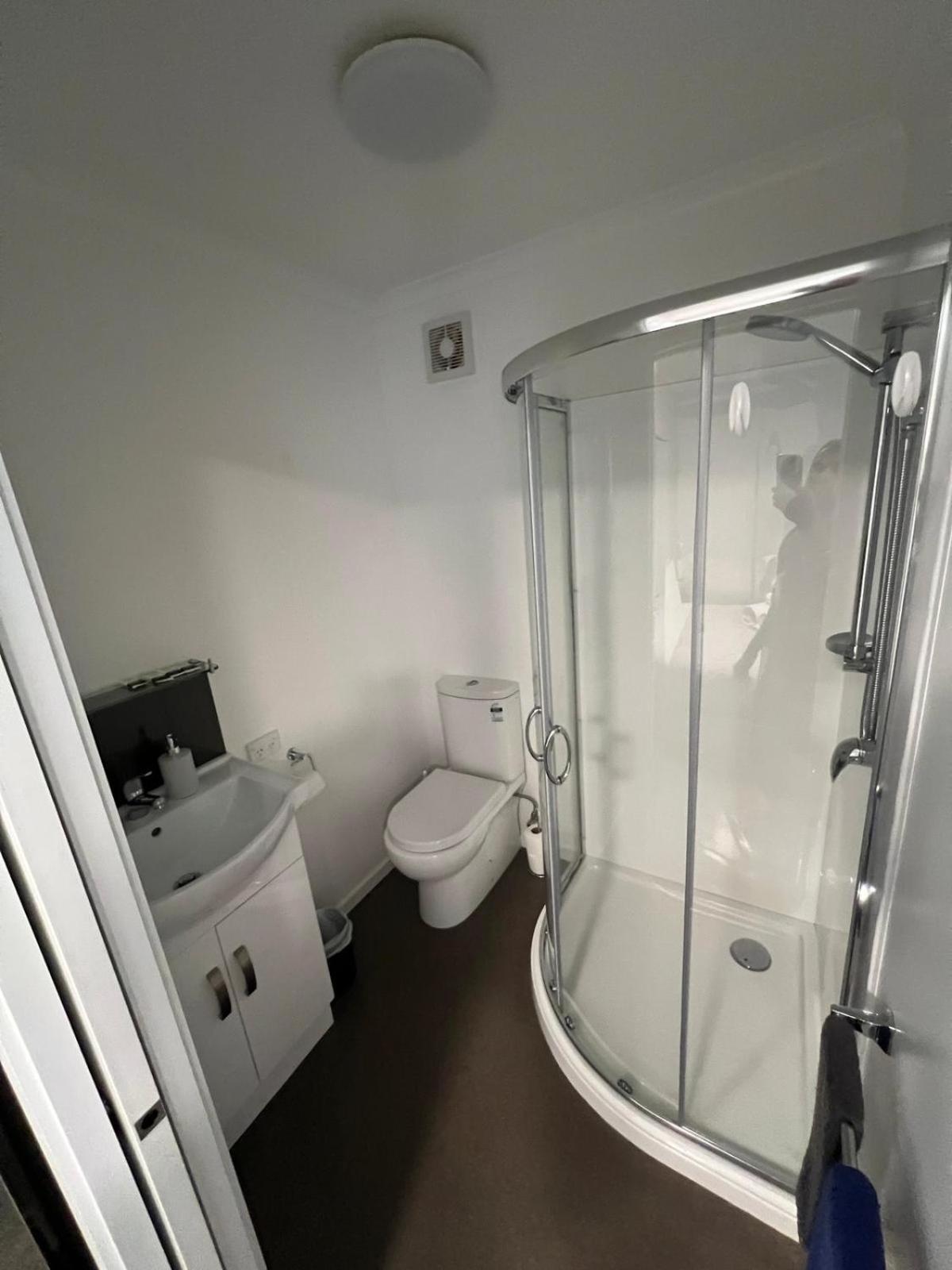 אשברטון Academy Lodge Motel מראה חיצוני תמונה