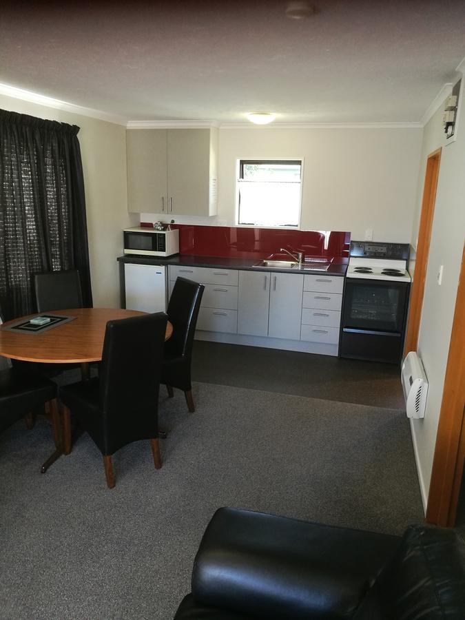 אשברטון Academy Lodge Motel מראה חיצוני תמונה