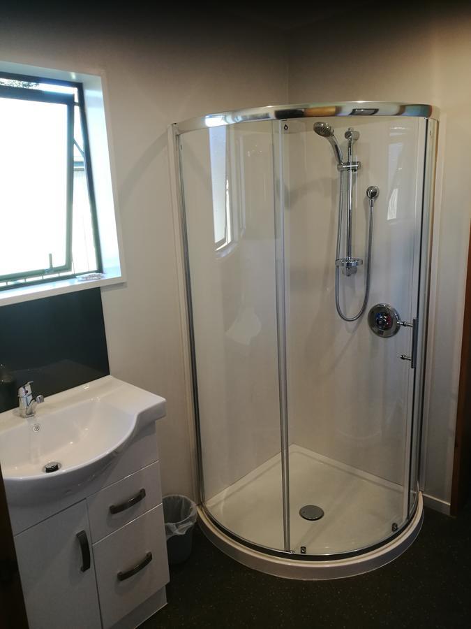 אשברטון Academy Lodge Motel מראה חיצוני תמונה